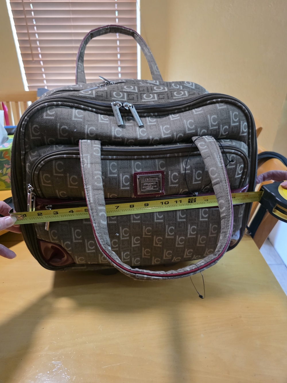 NWT Liz Claiborne Brown Logo Travel Bag with Wheels Carry On Approved - Picture 11 of 14